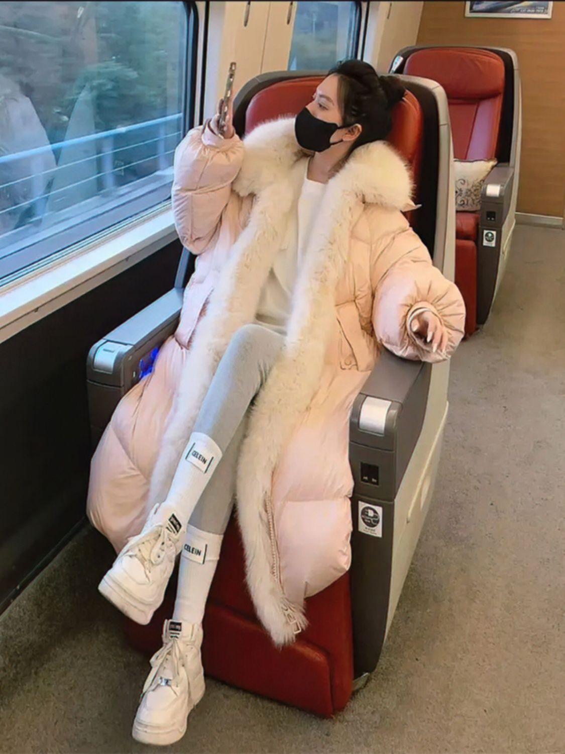 雅鹿冬装DL定制冬季财阀千金~2024设计新款大毛领可拆卸长款白鸭