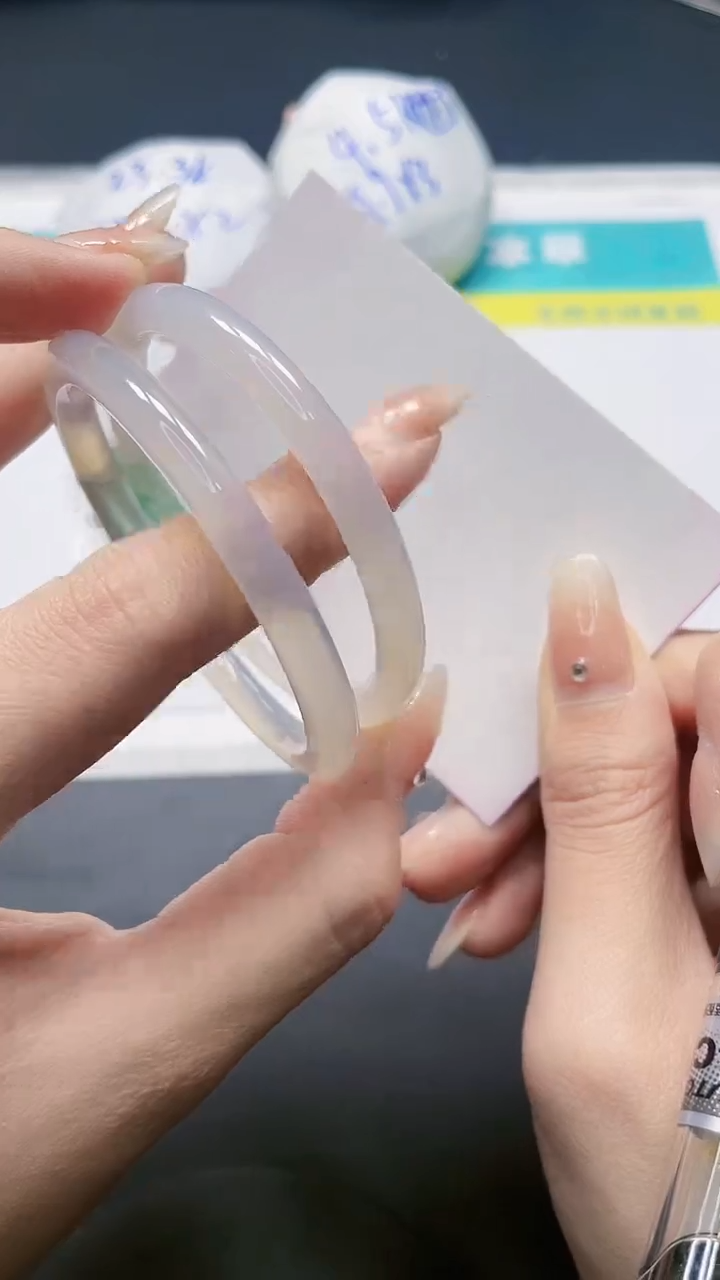 【闪购商品】石英质玉手镯未镶嵌111/