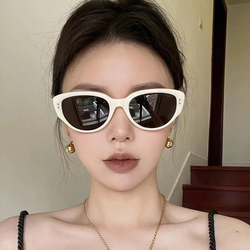 复古猫眼黑白撞色墨镜女韩版潮ins网红高级感拍照凹造型太阳眼镜