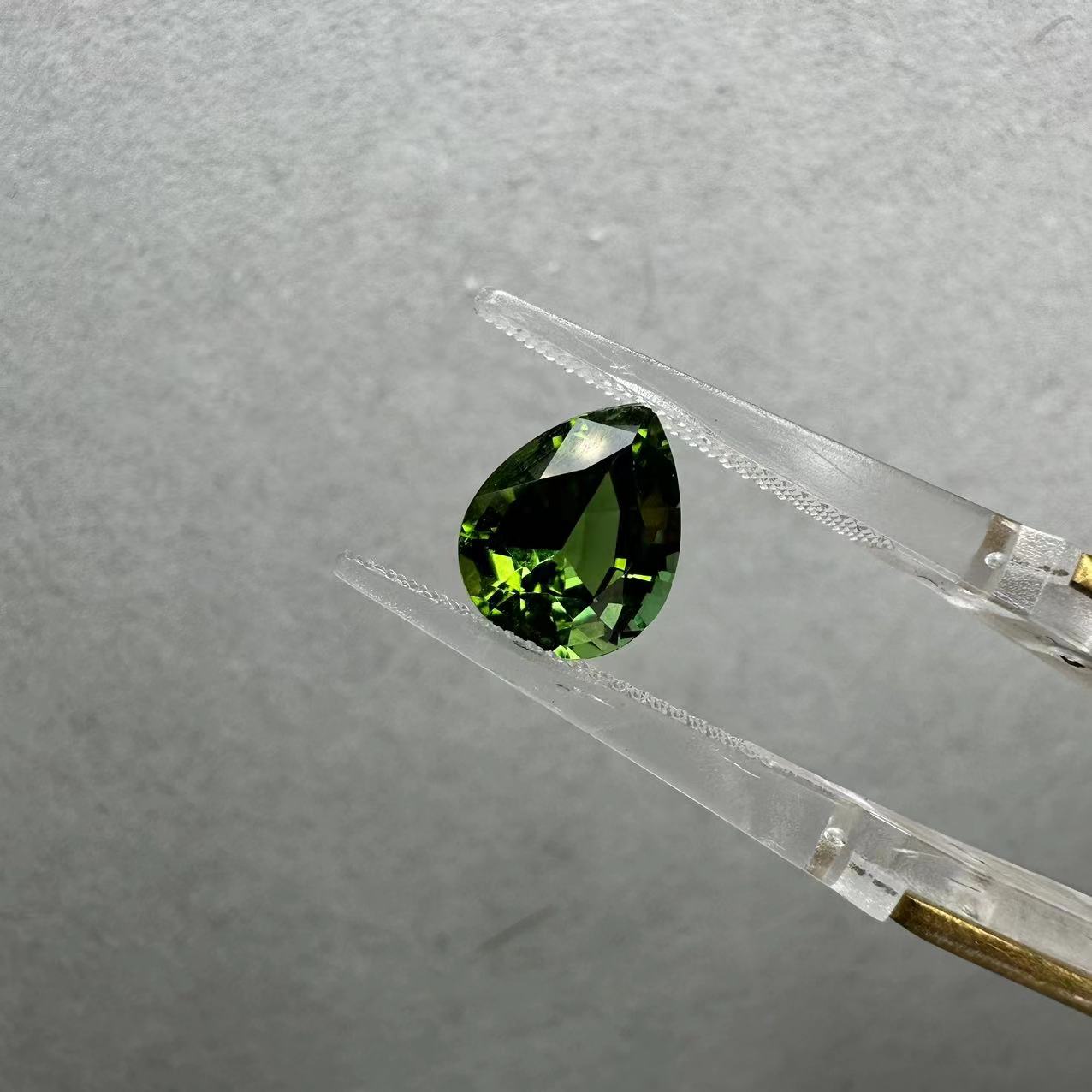 B1110-05/天然绿色碧玺-水滴形-2.89ct