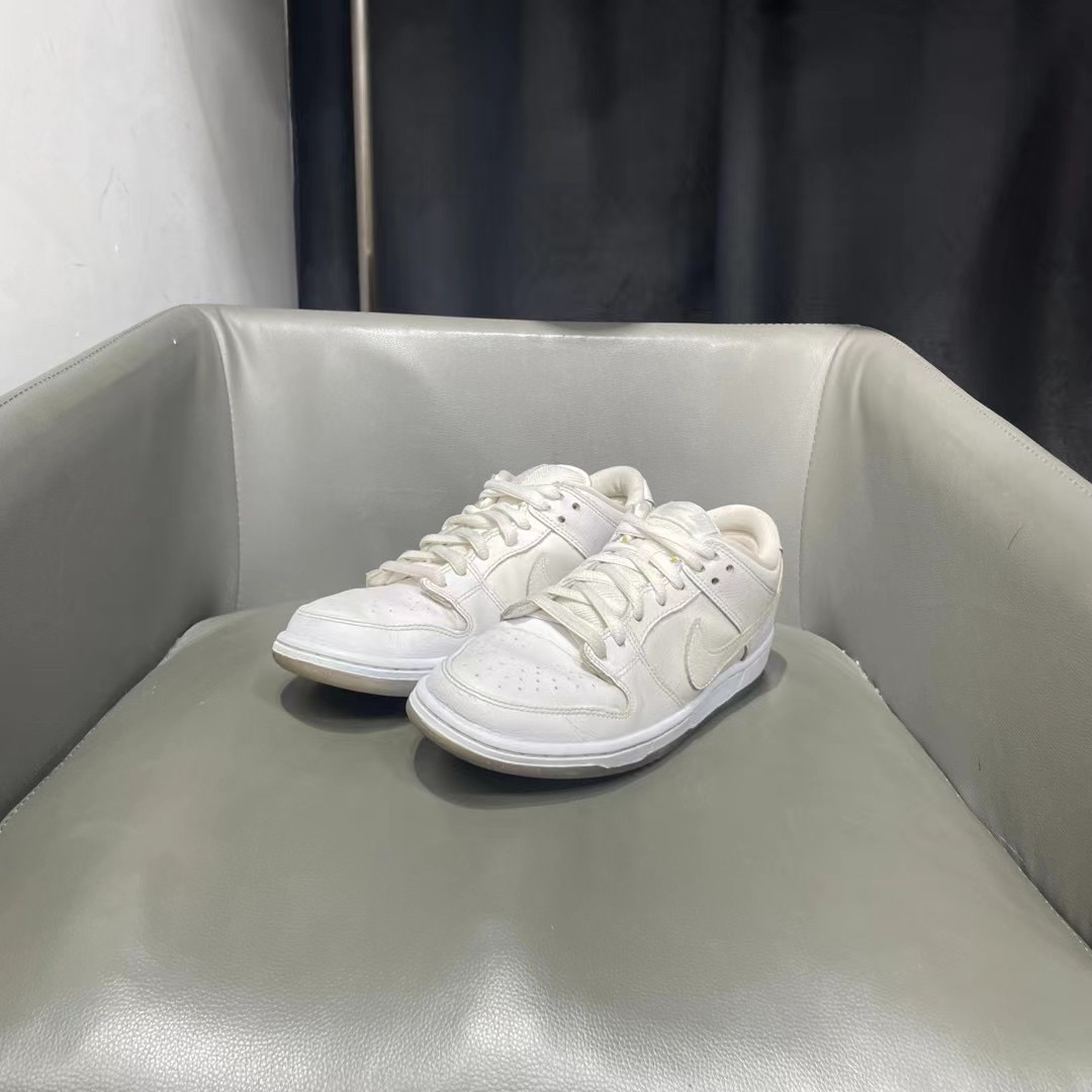 捡漏42.5码 dunksb 纯白 成色不错 搭配很好看699秒杀！球鞋