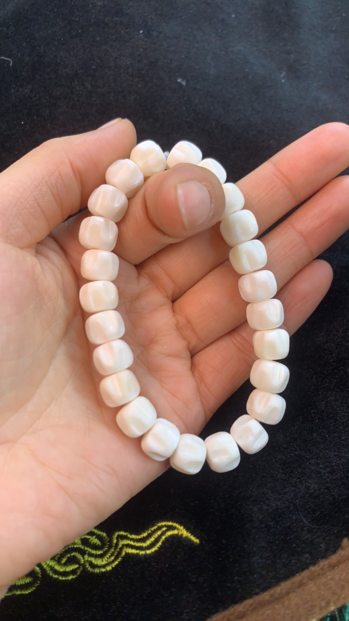 1.2百香单圈根雕把玩件