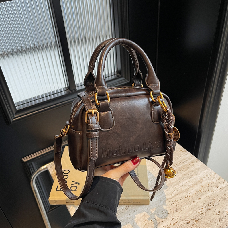 冬季爆款保龄球包2024小众百搭洋气手提小包包复古简约单肩斜挎包