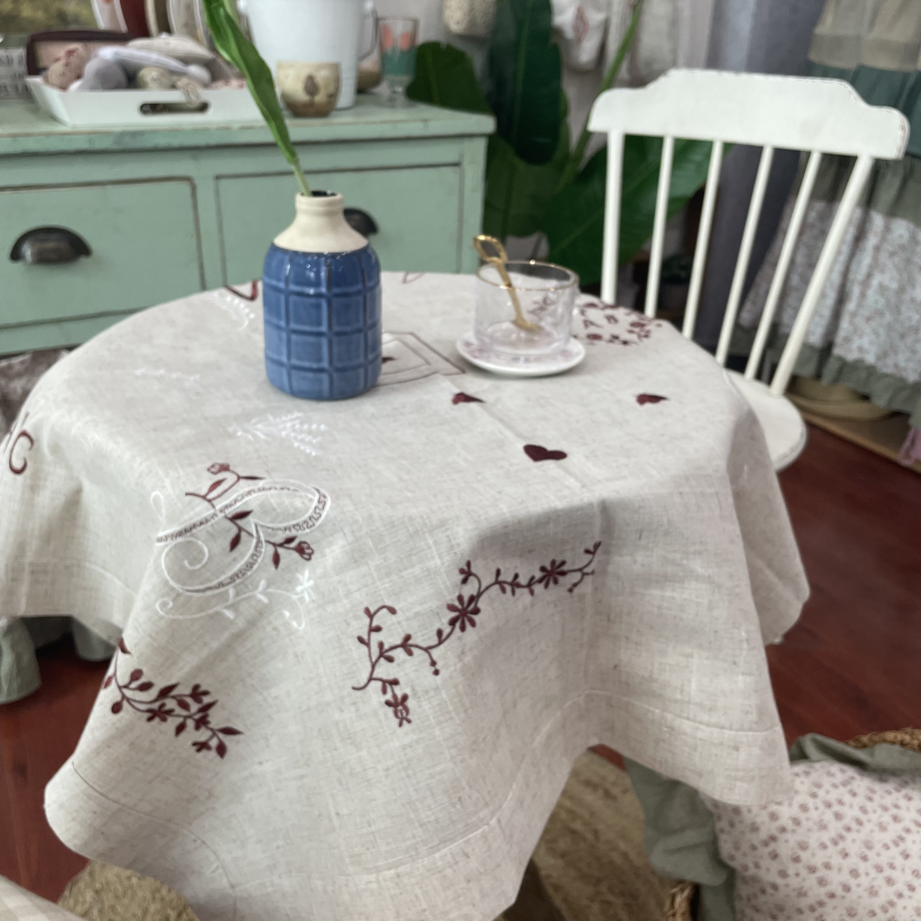 LY2504     85*85法式散点式刺绣高级多用盖巾