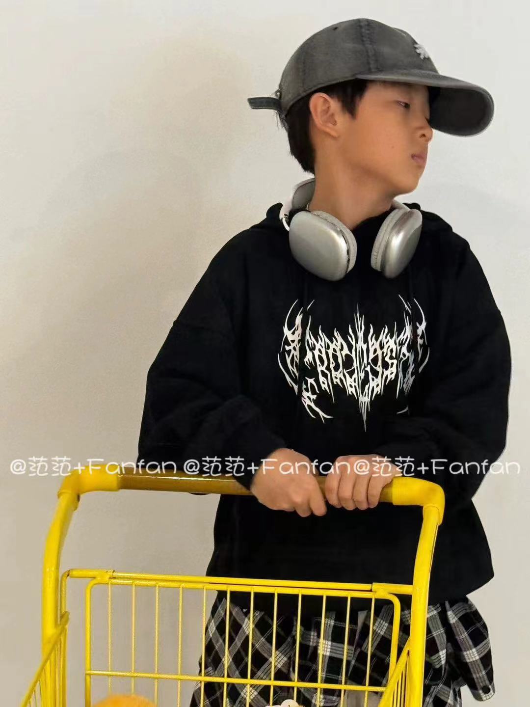 范2024【X】8月28日 男童女童时尚黑色印花卫衣8255-