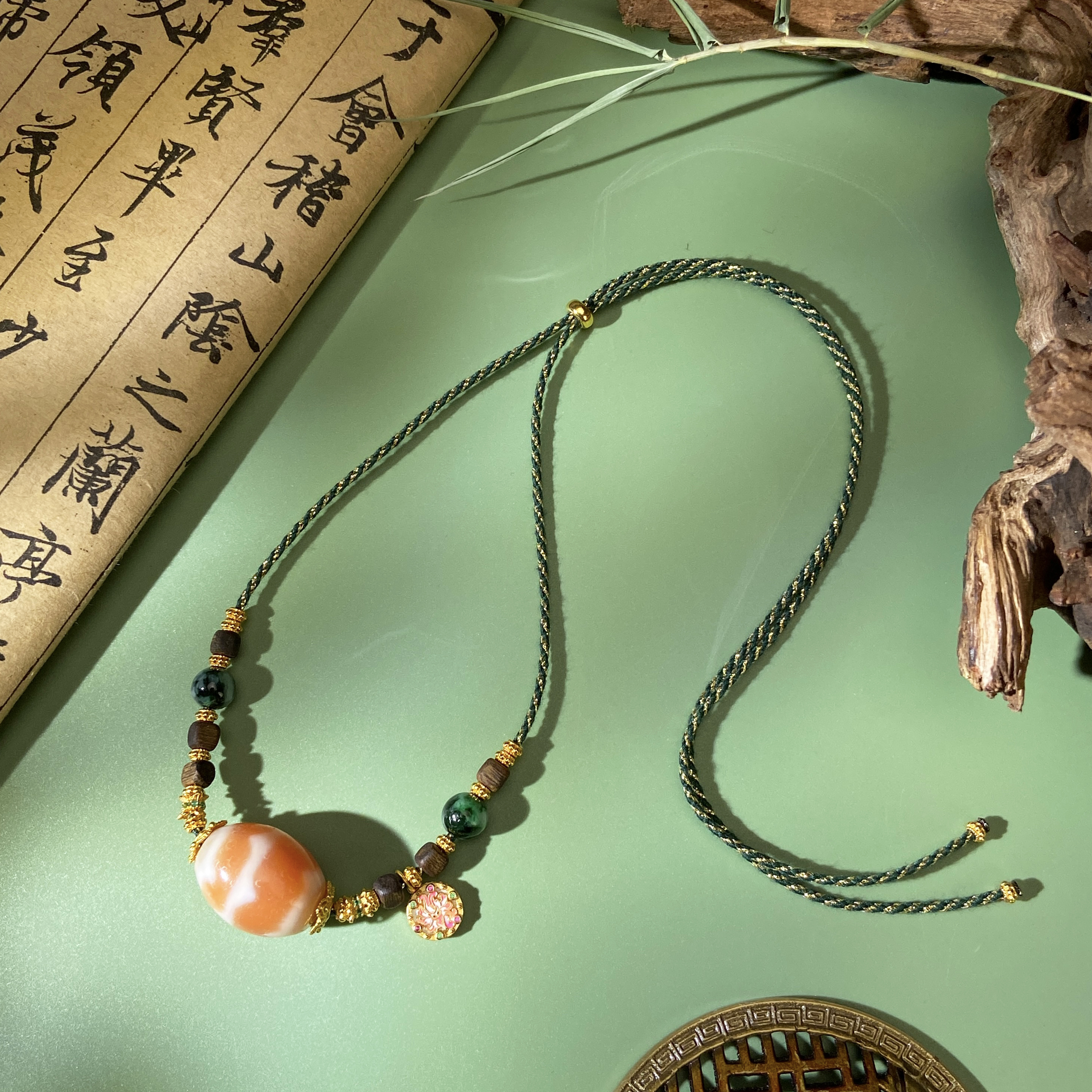 扶摇臻选|嫩色双牙牙达洛玛瑙沉沉吊坠0271