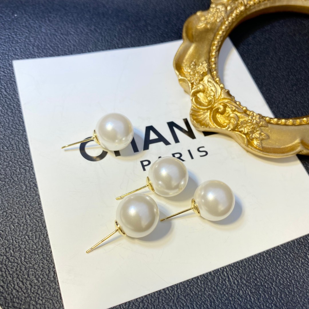 铜合金仿珍珠耳饰 2025新款简约强光ins法式风饰品时尚大珠珠耳钉