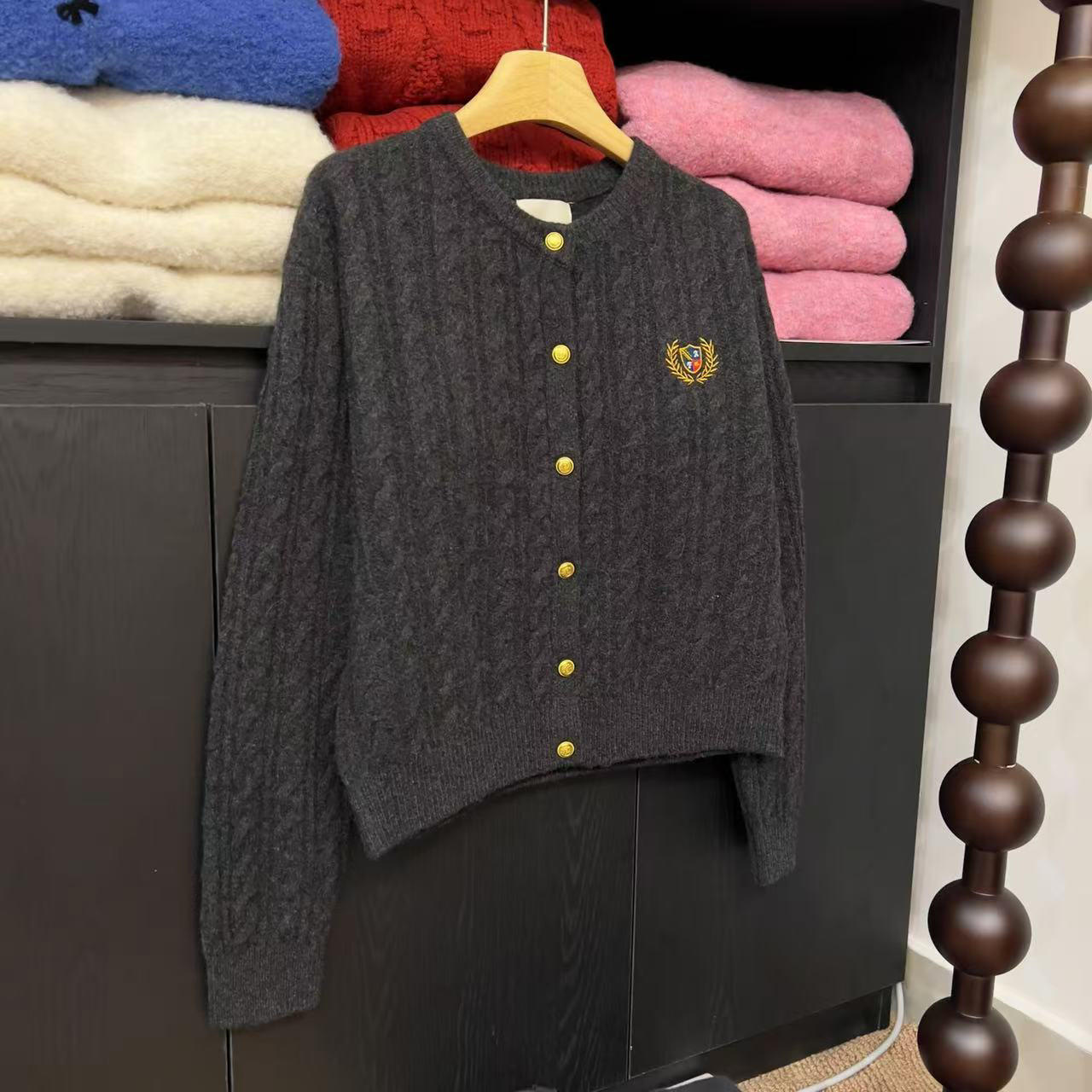 K1931 刺绣徽章麻花针织女秋季学院风圆领单排扣毛衣短外套
