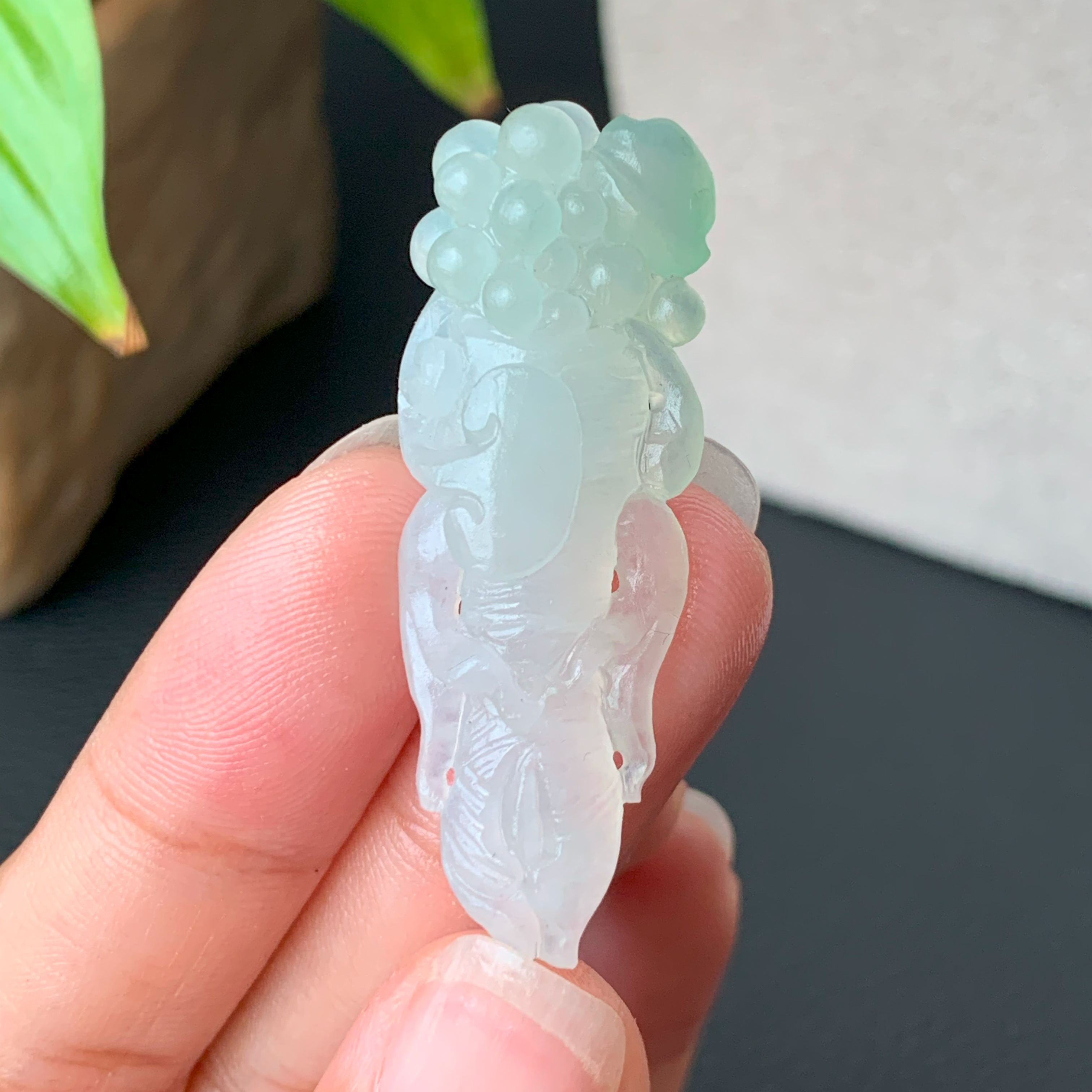 【自然光实拍】清澈 天然翡翠A货冰胶如意人参吊坠 定制毛货未抛光