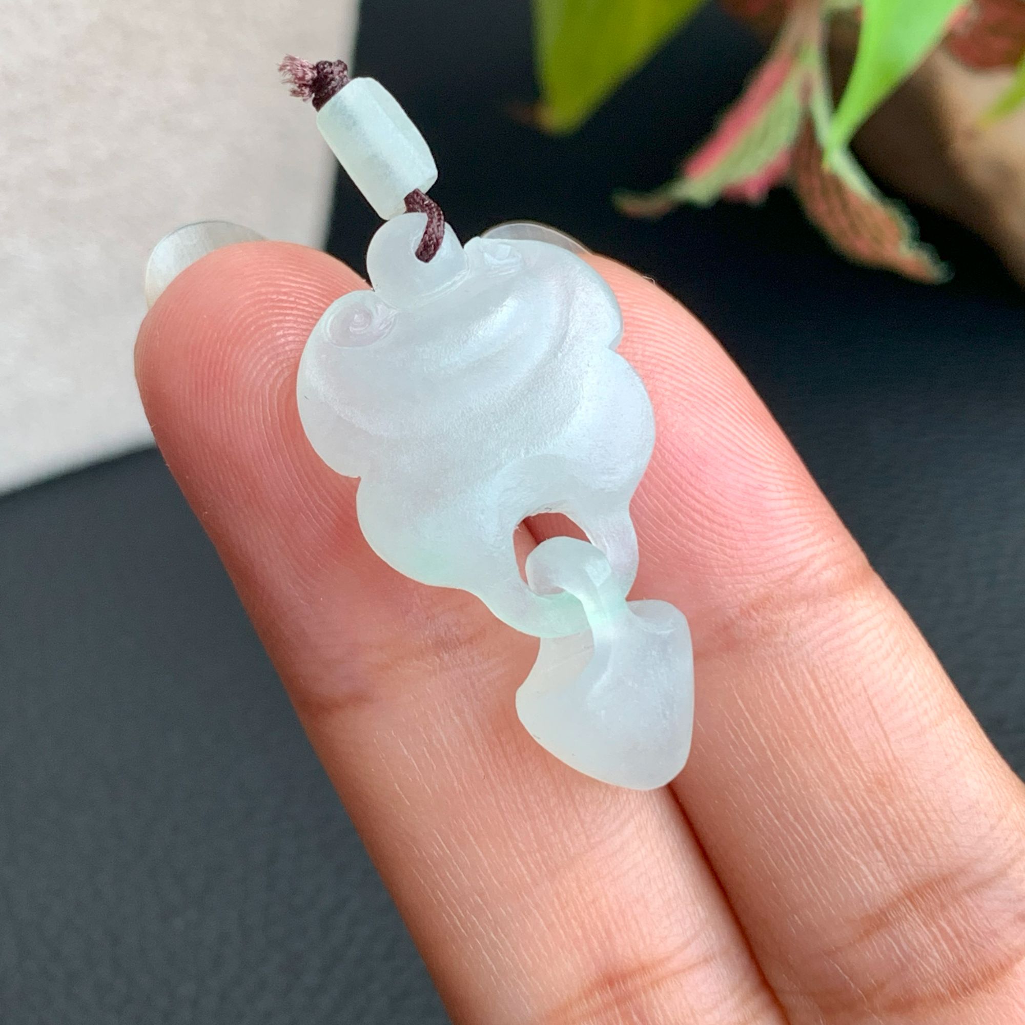 【自然光实拍】清澈天然翡翠A货冰胶吊环如意锁吊坠 定制毛货未抛光