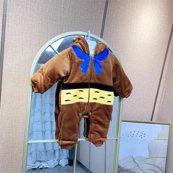 R1000 微瑕 宝宝棕色夹棉连体衣
