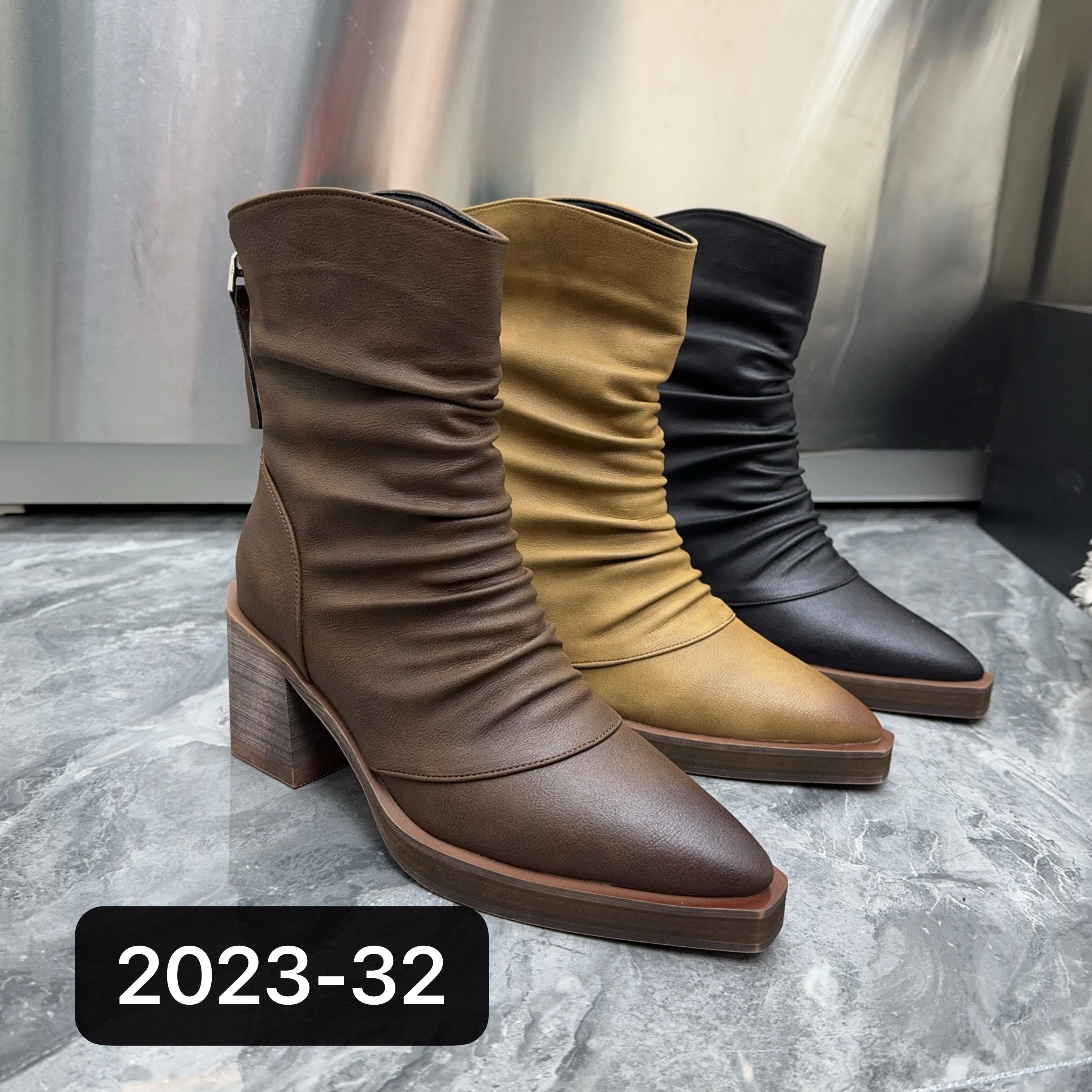 【2024-32新疆】2024年新款靴子女短靴秋冬粗跟马丁靴