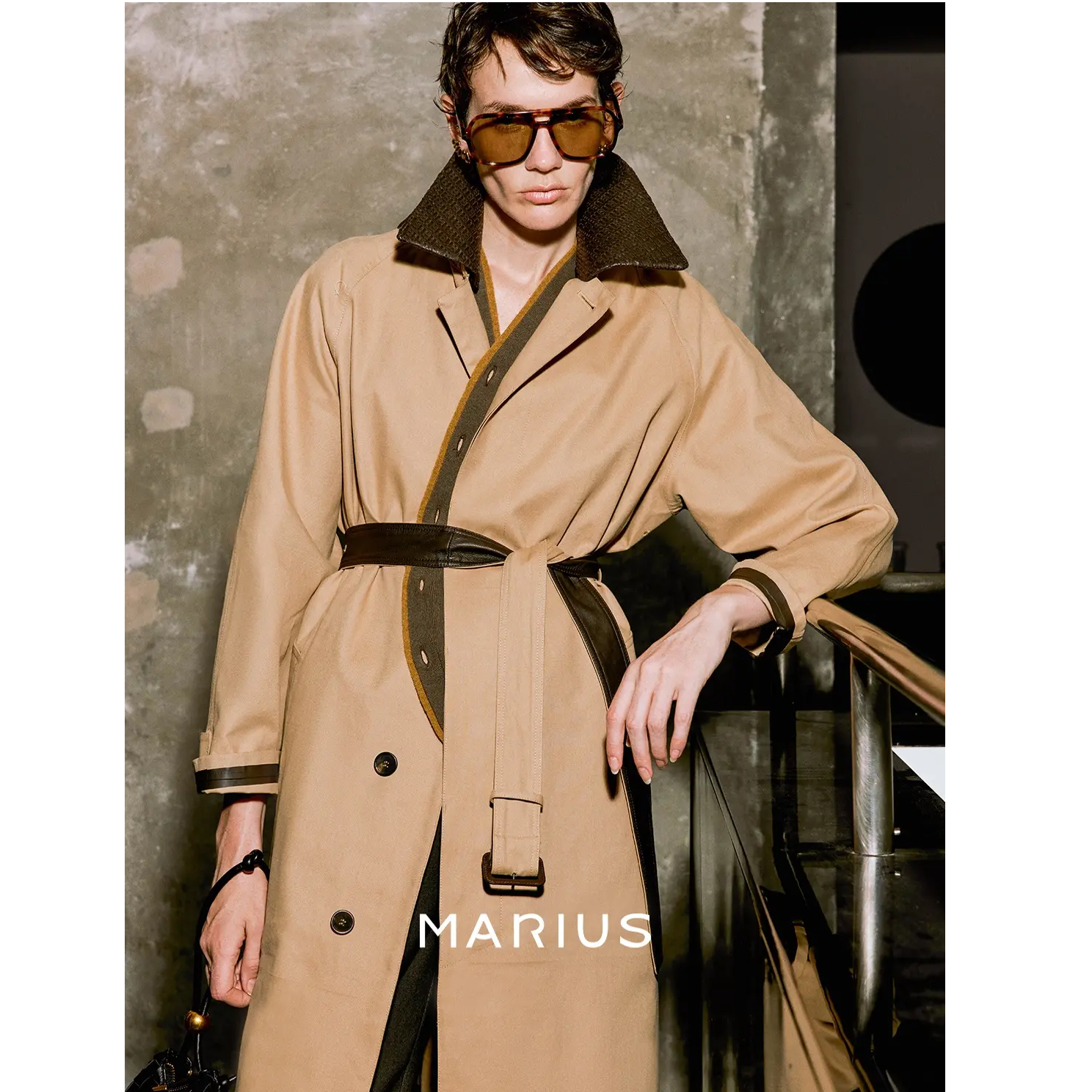 "邦德风衣"摩登拼接可拆卸羊皮领撞色休闲中长款风衣秋