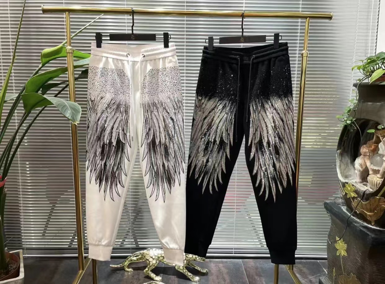 11775新款潮流字母翅膀重工满钻轻奢男士黑色休闲时尚卫裤