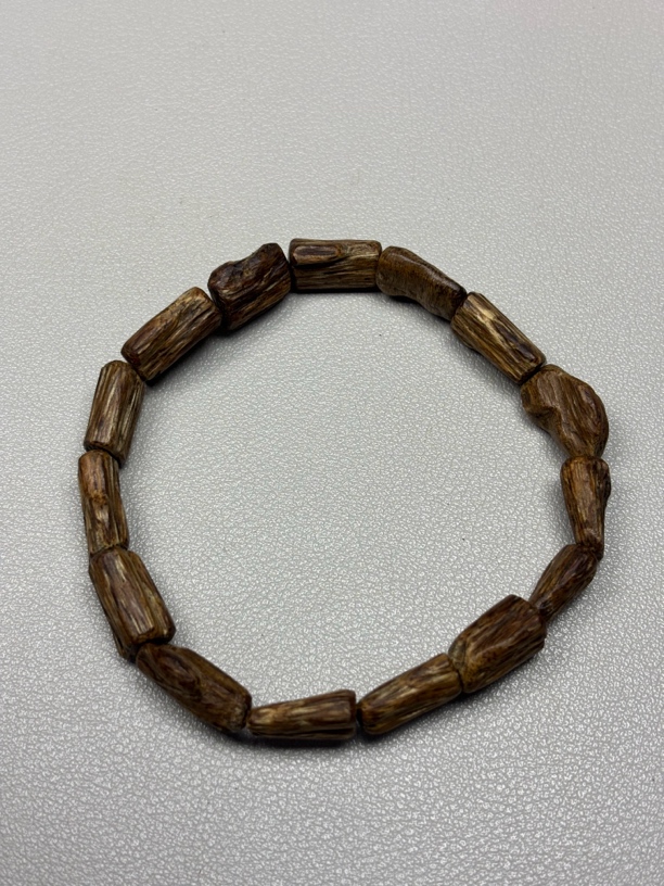 达拉干沉水沉香随形手串规整