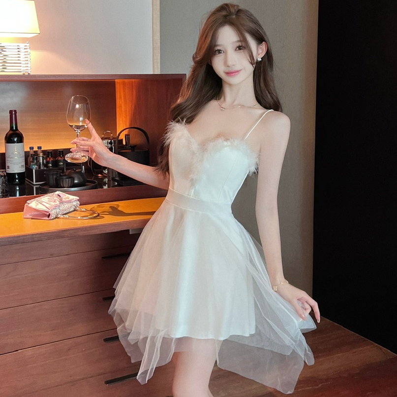 公主风礼服连衣裙女秋季新款收腰显瘦露背网纱拼接毛毛抹胸蓬蓬裙