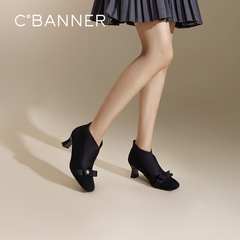 千百度蝴蝶结扣饰粗高跟时装靴女2024冬季新款通勤短靴A24523523