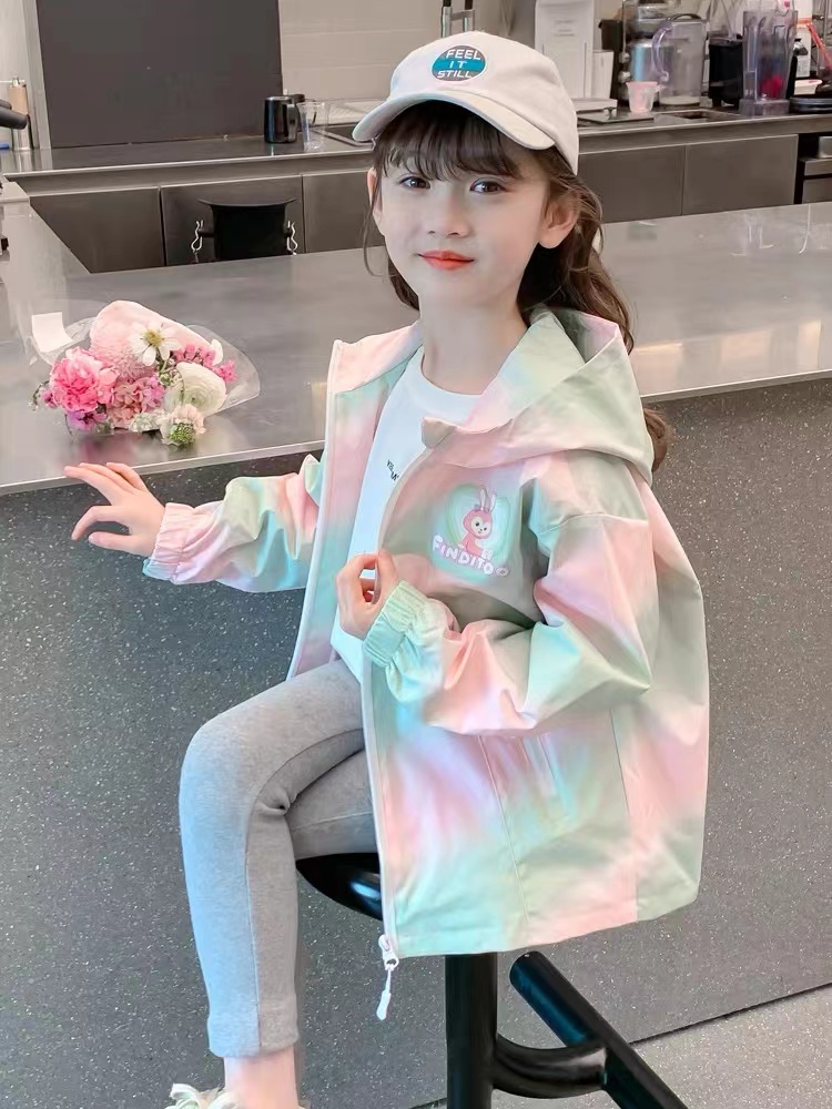 女童冲锋衣外套秋装2025新款洋气儿童春秋款小女孩运动连帽上衣潮