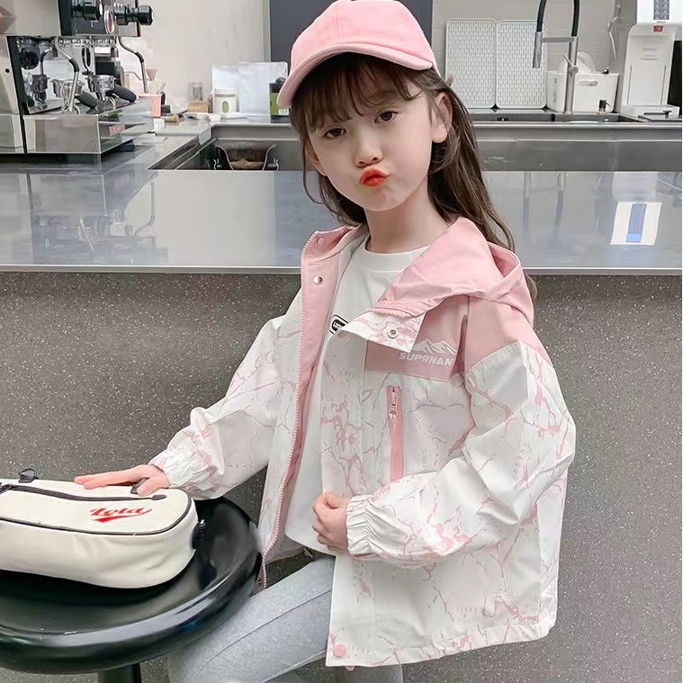 女童冲锋衣外套秋装2025新款洋气儿童春秋款小女孩运动连帽上衣潮