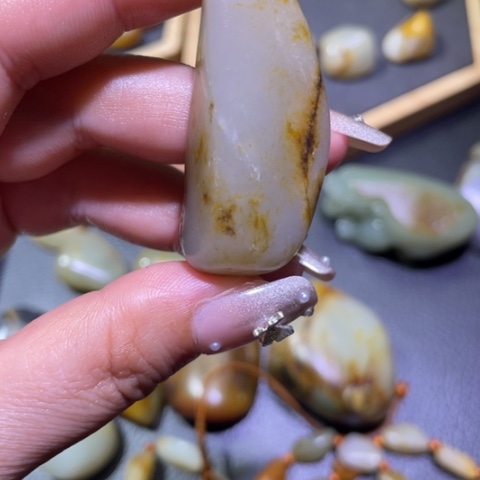 和田玉颈饰未镶嵌