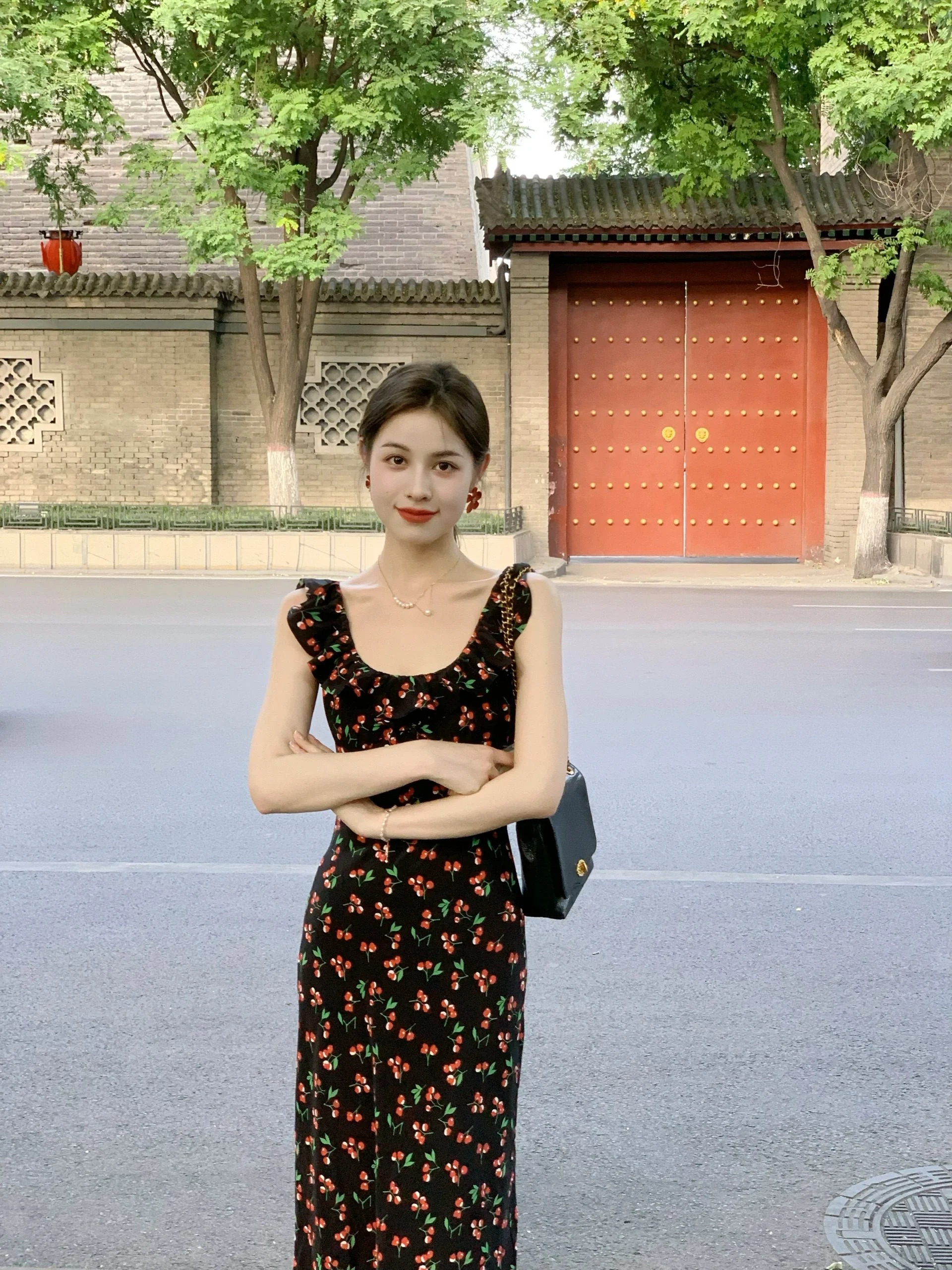 法式黑色樱桃印花小飞袖连衣裙高端精致鱼尾碎花裙海边度假沙滩裙