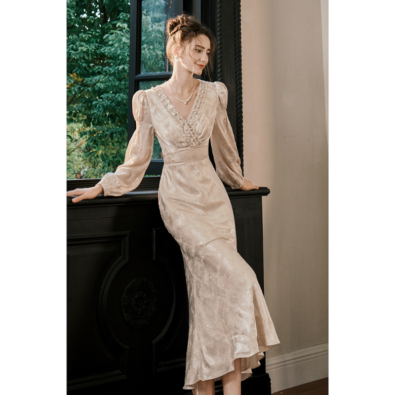 GJFD【檀木雪】法式v领订钻连衣裙老钱风轻奢鱼尾千金显瘦仙女裙