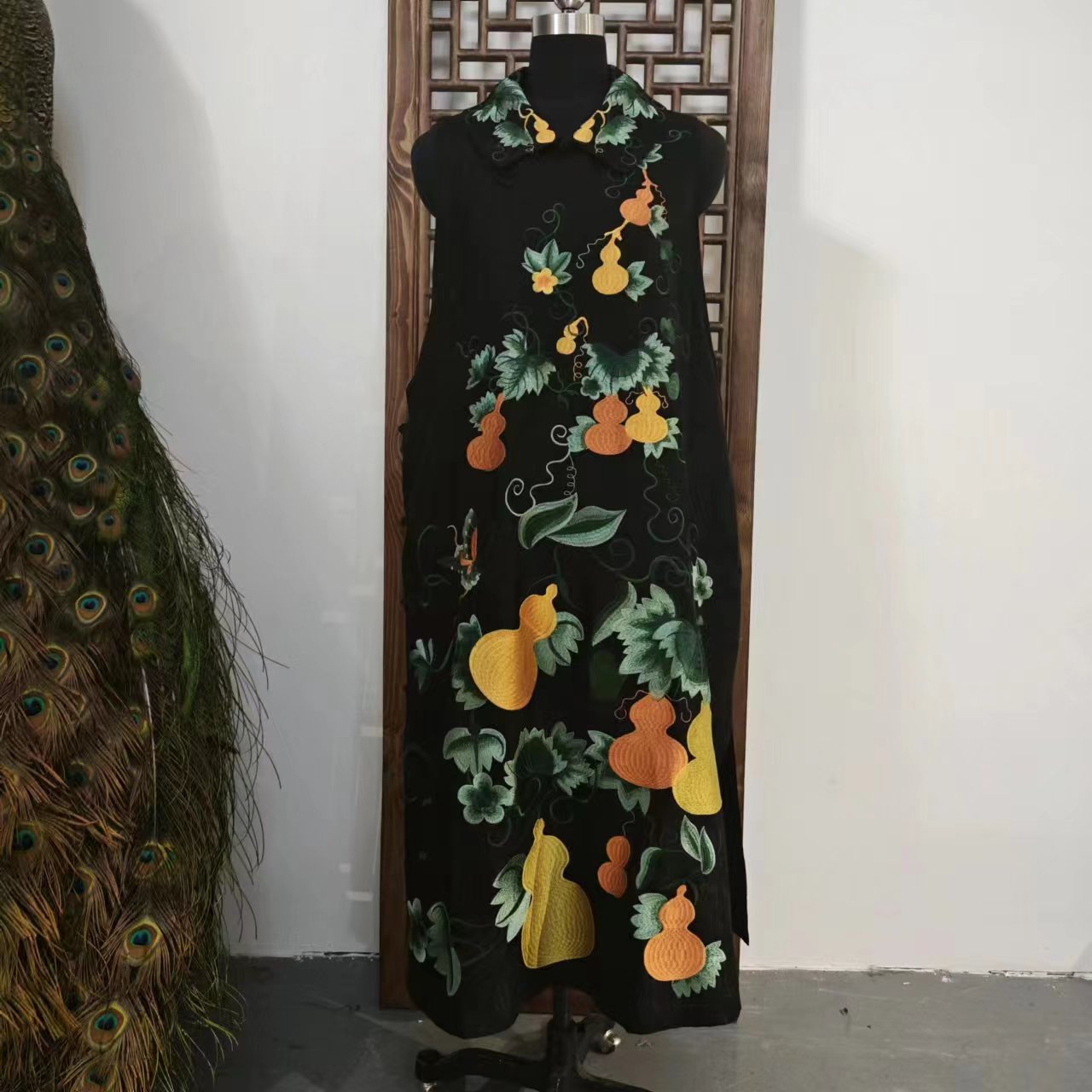 （HM101041）凤徕兮私人定制黑底葫芦刺绣重工盘扣小立领加长马甲 