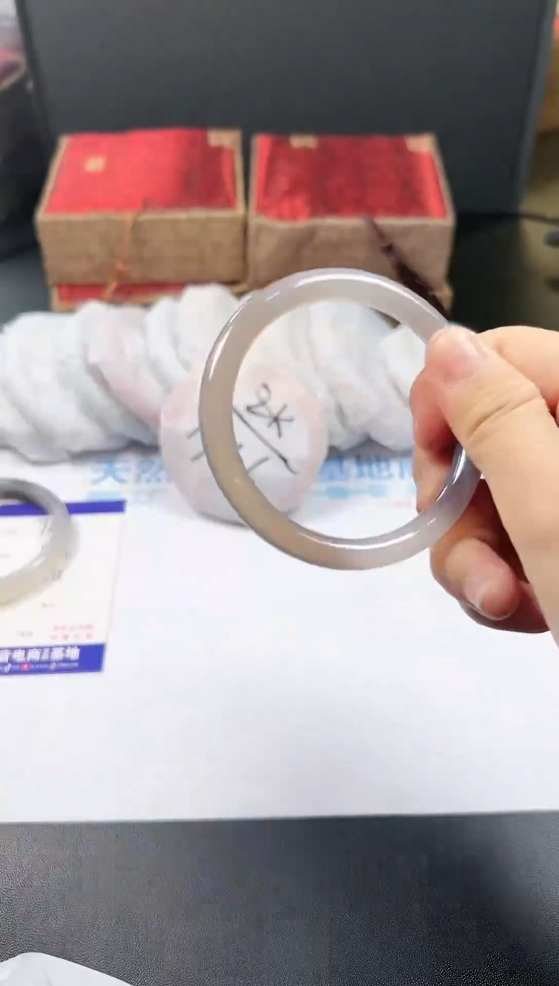 【闪购商品】石英质玉手镯未镶嵌99