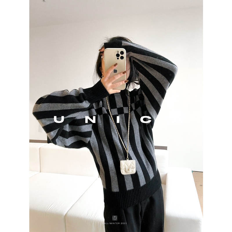 UNICA/经典再现品质升级罕山白绒复古蝙蝠袖撞色毛衣