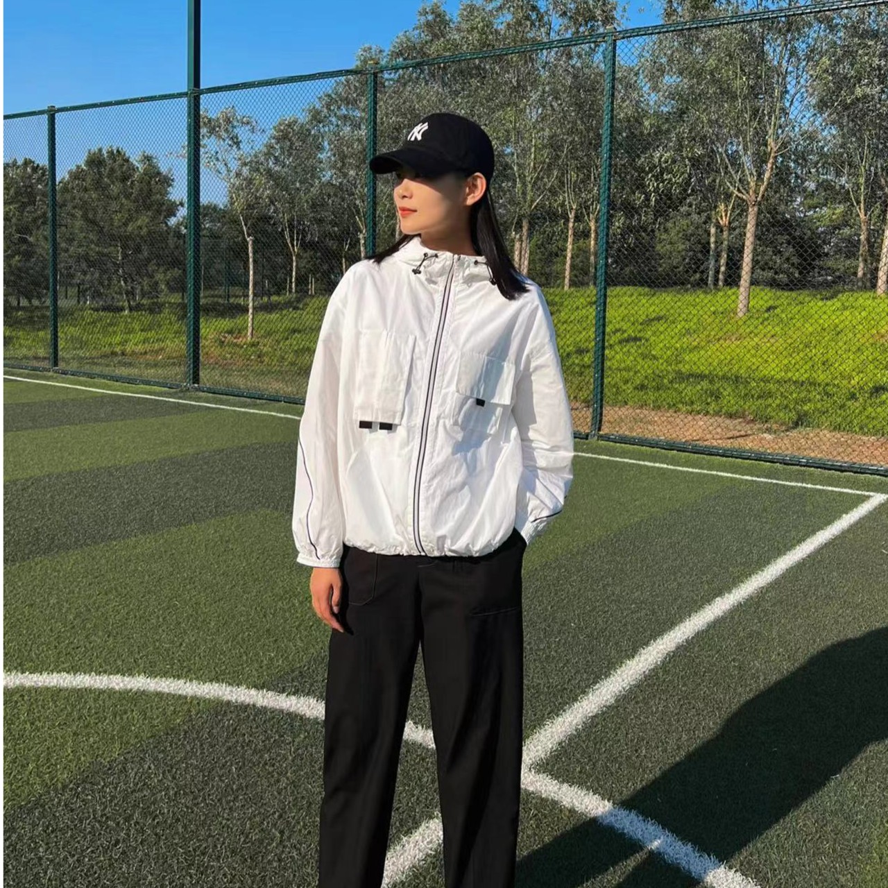 AMASS/阿玛施 连帽拼色时尚口袋长袖冲锋衣夏季防晒外套女5400905