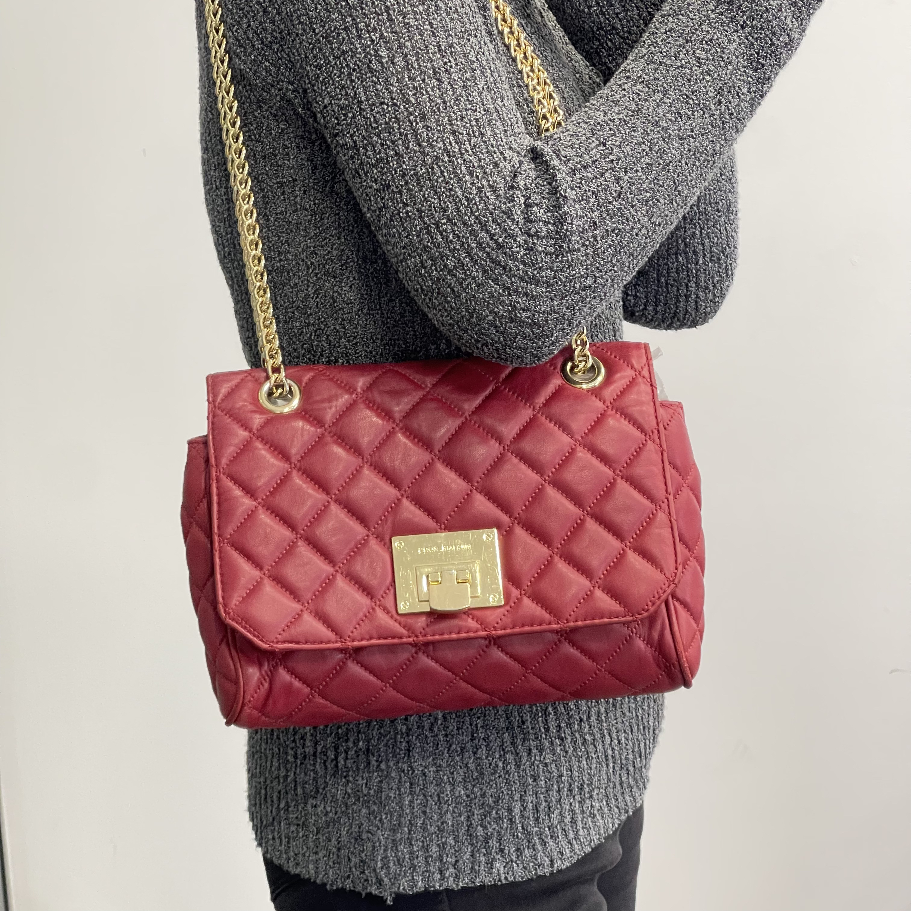 95新 MICHAELKORS/迈克高仕 红色泡芙链条单肩斜挎包