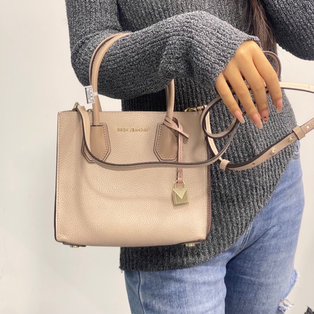 95新 MICHAELKORS/迈克高仕 【福】裸粉色荔枝纹小琴谱