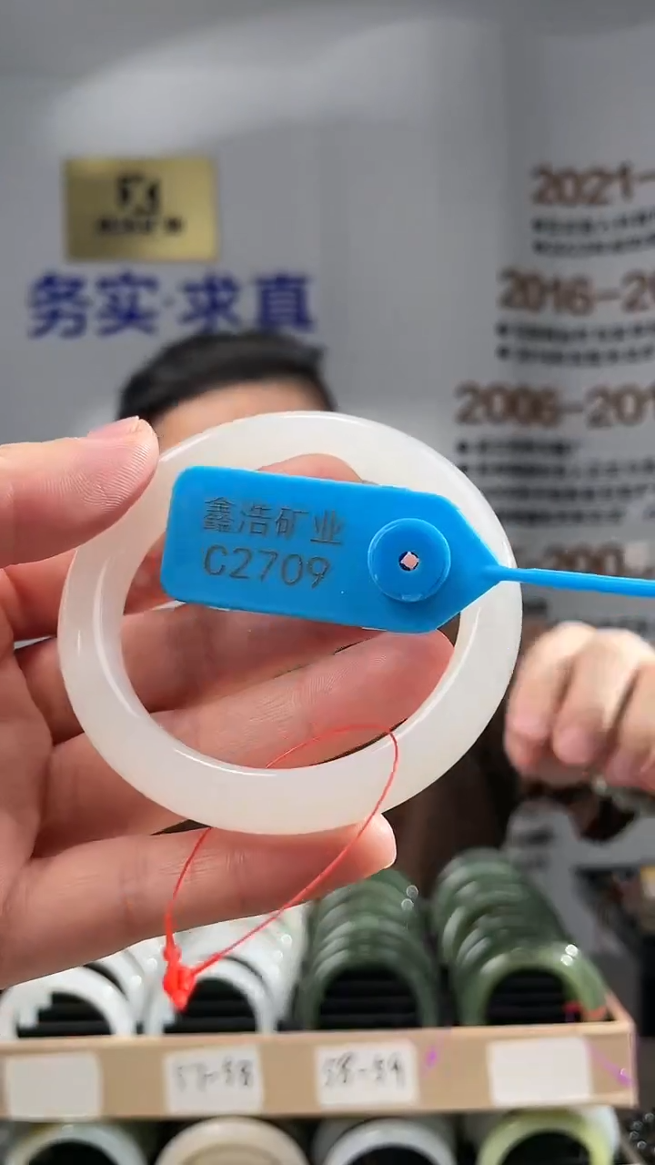 【闪购商品】和田玉手镯未镶嵌圈56 C2709 高品白猫手镯一条