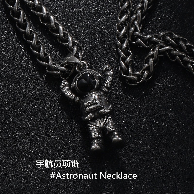 钛钢项链 韩版复古宇航员个性男士吊坠潮男理发师朋克太空人挂链