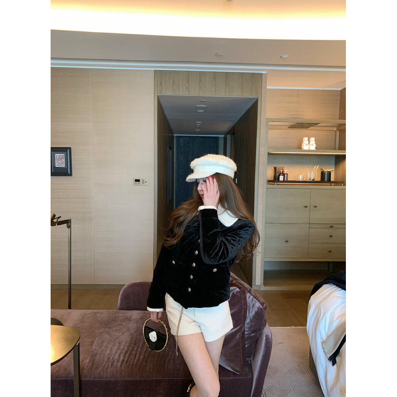 【LL】香家新款滑雪白色毛毛翻领黑色菱格上衣外套