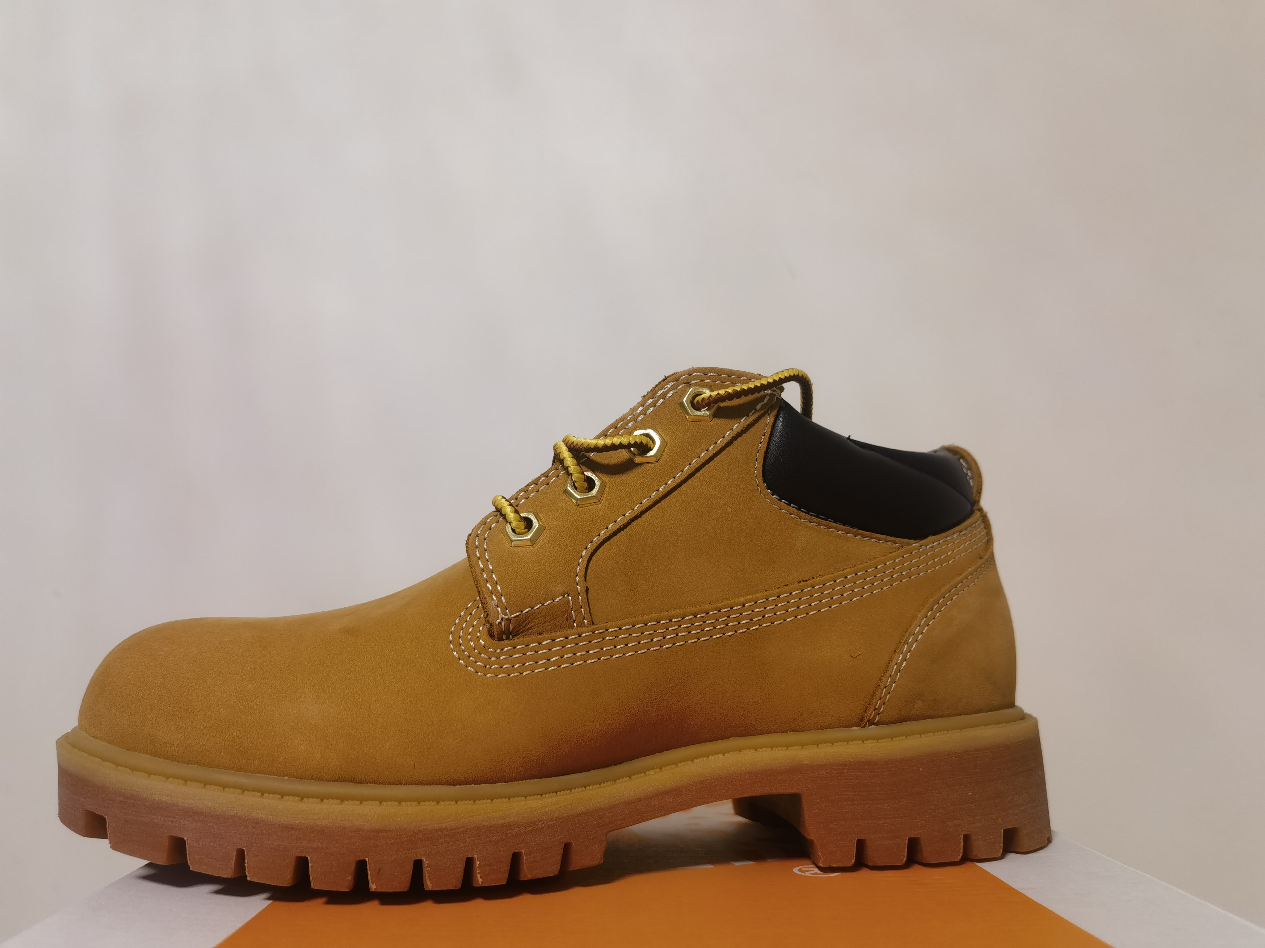 穿的踢不烂的低邦大黄靴