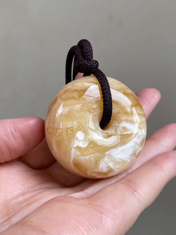 37.47俄罗斯蜜蜡精品平安扣吊坠、手把件摆件玩串，文玩、车挂件送礼