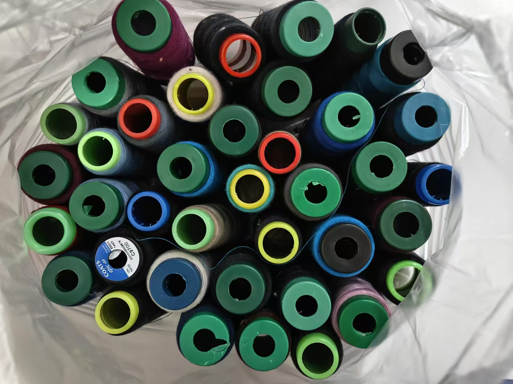 品牌402缝纫线小轴微瑕疵有灰尘，10一组混搭1.8斤手缝线缝衣线