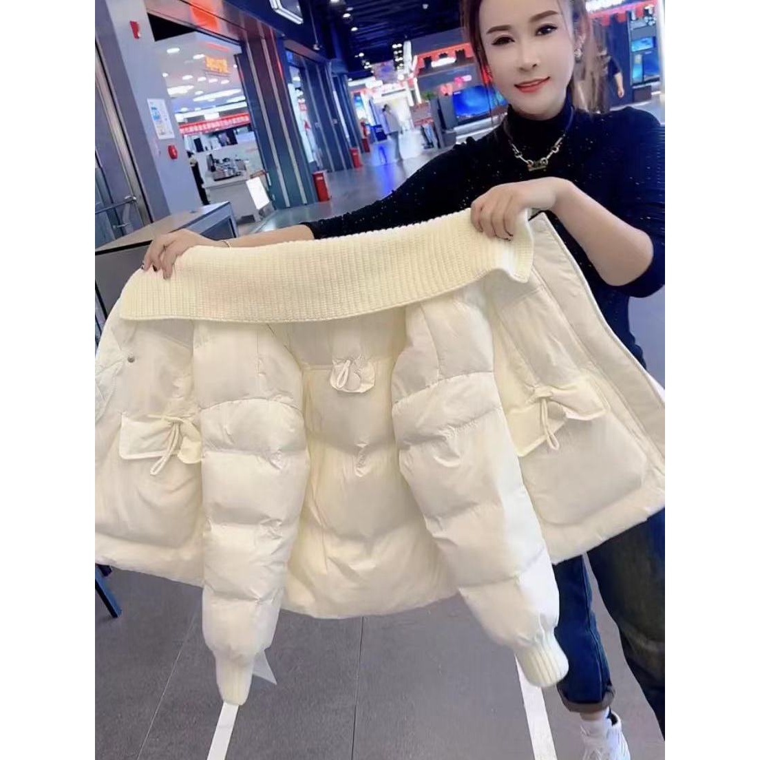 白鸭绒钉珠小香风洋气羽绒服女2023冬季新款娃娃领外套百搭上衣潮