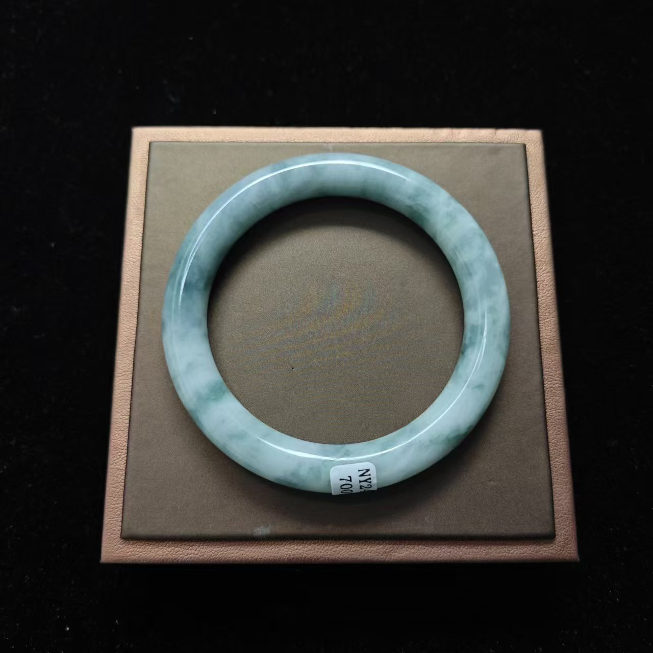 B6金丝阳绿天然缅甸A货翡翠手镯 圈口55.9