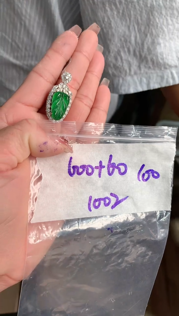 【闪购商品】定制翡翠未镶嵌100叶子吊坠
