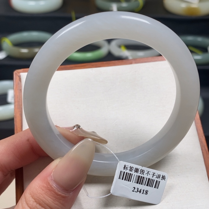 【闪购商品】和田玉手镯未镶嵌我*55