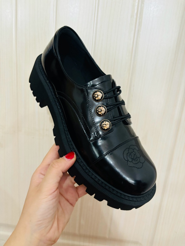 山茶花厚底复古圆头开边珠牛皮乐福鞋3颗扣子  默认瑕疵