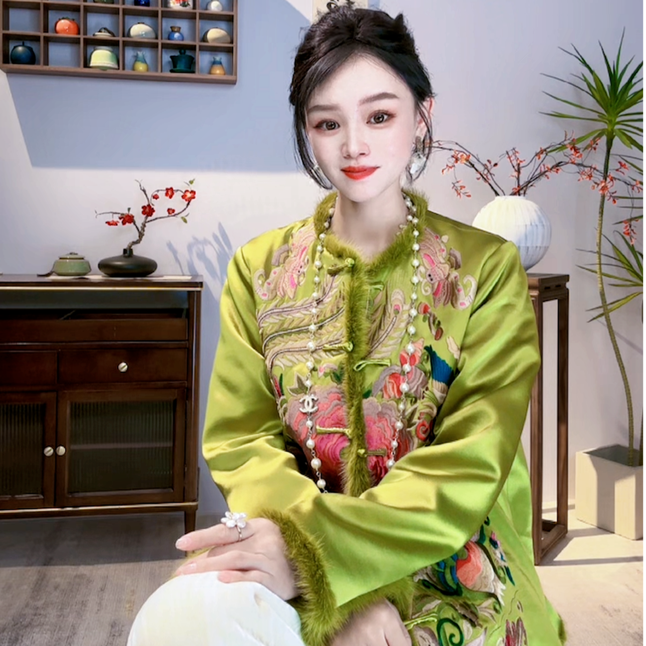 《深圳佐漫服饰》Y1017沧澜  新中式重工刺绣拼水貂毛国风棉服