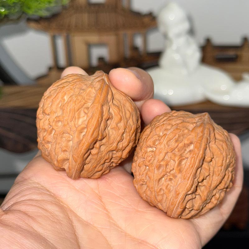 泥鳅背文玩核桃全品无修，红皮，边41，肚38，高38克重40