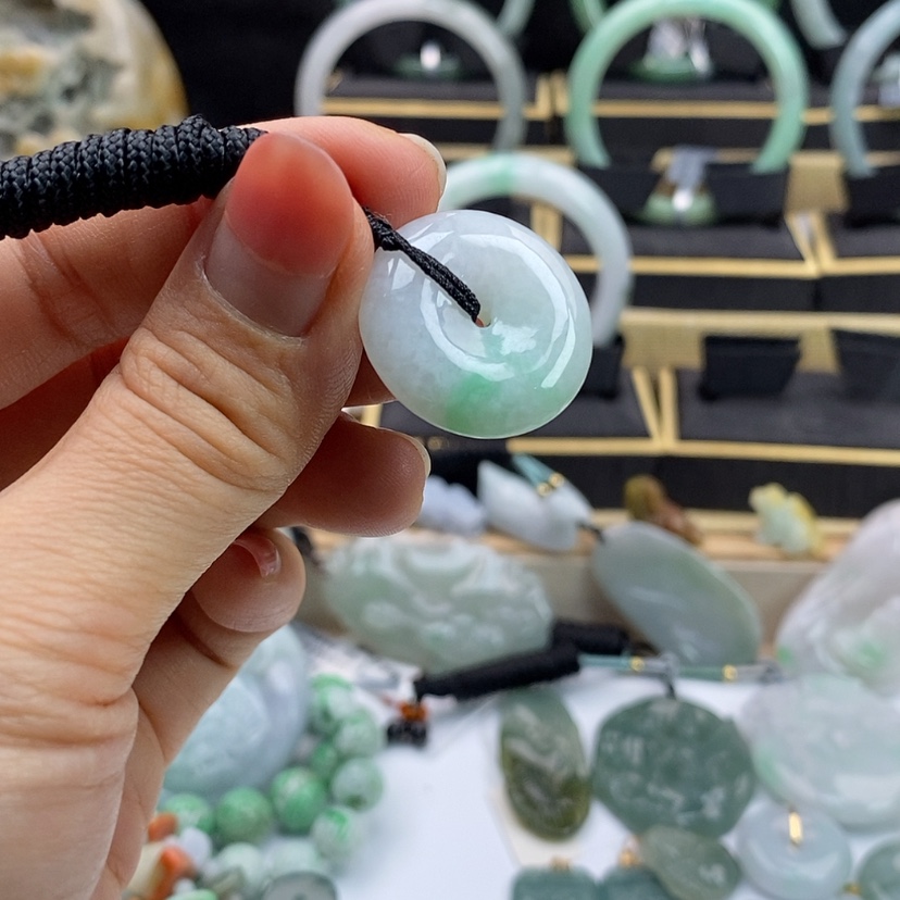 【闪购商品】翡翠颈饰未镶嵌