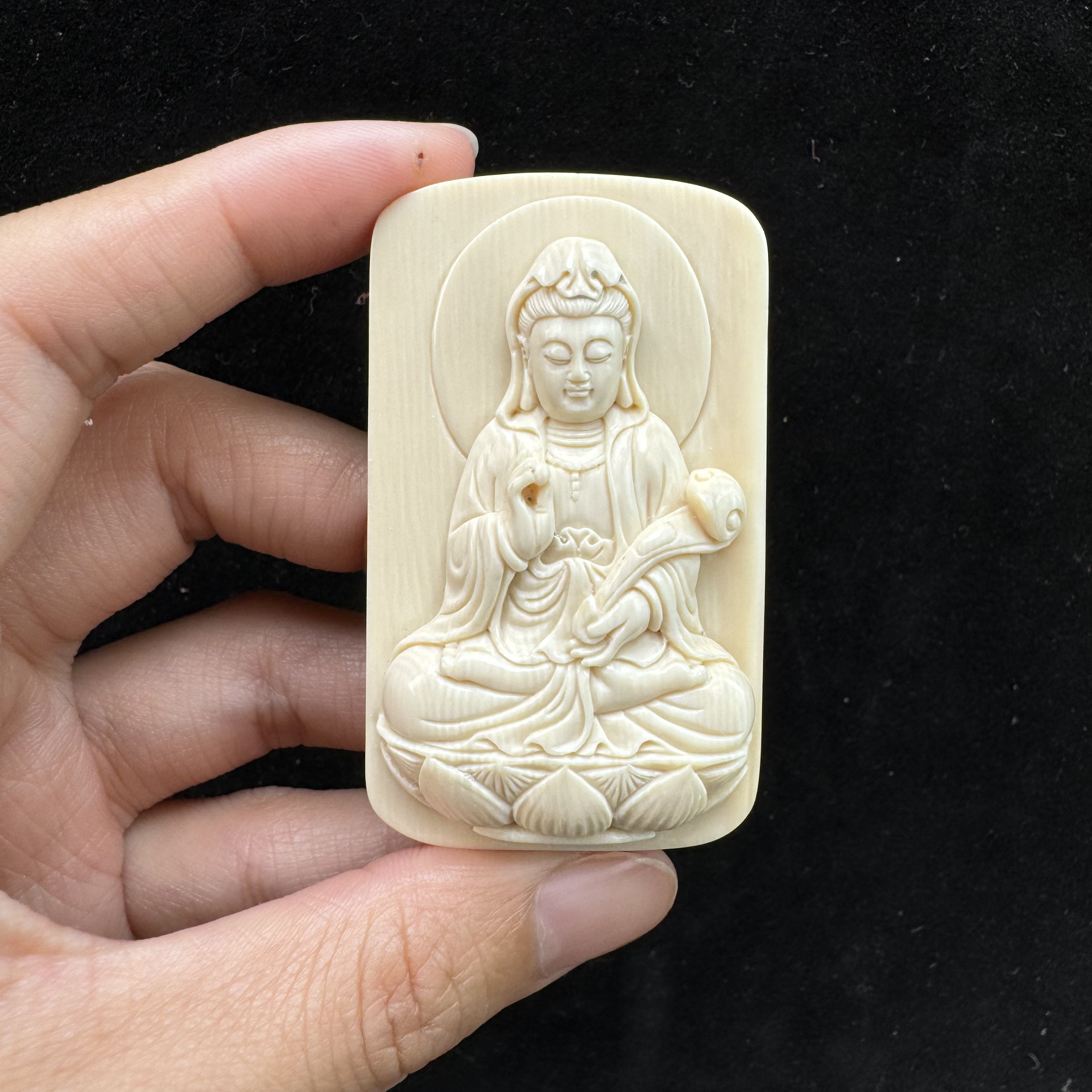 H1147 天然猛犸牙观音雕刻牌35*61*14 mm 支持鉴定 假一罚四