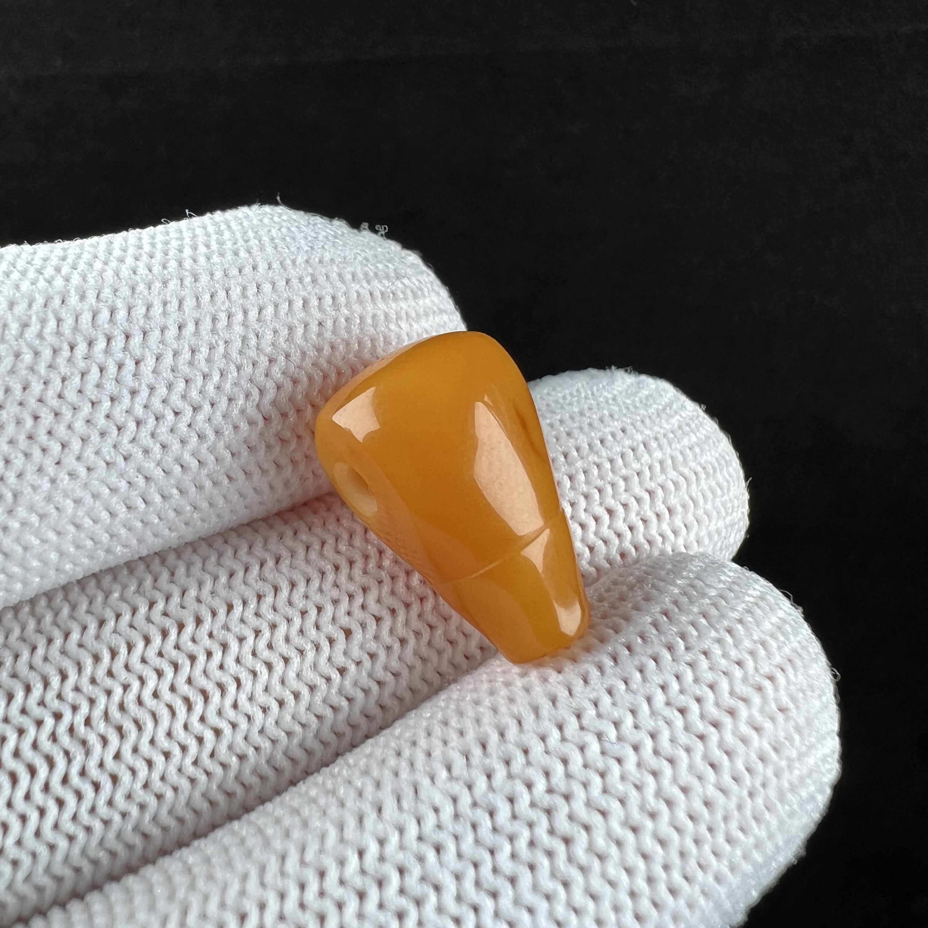 J6884天然原矿蜜蜡 老蜡三通 10.6*17.3mm 100克价