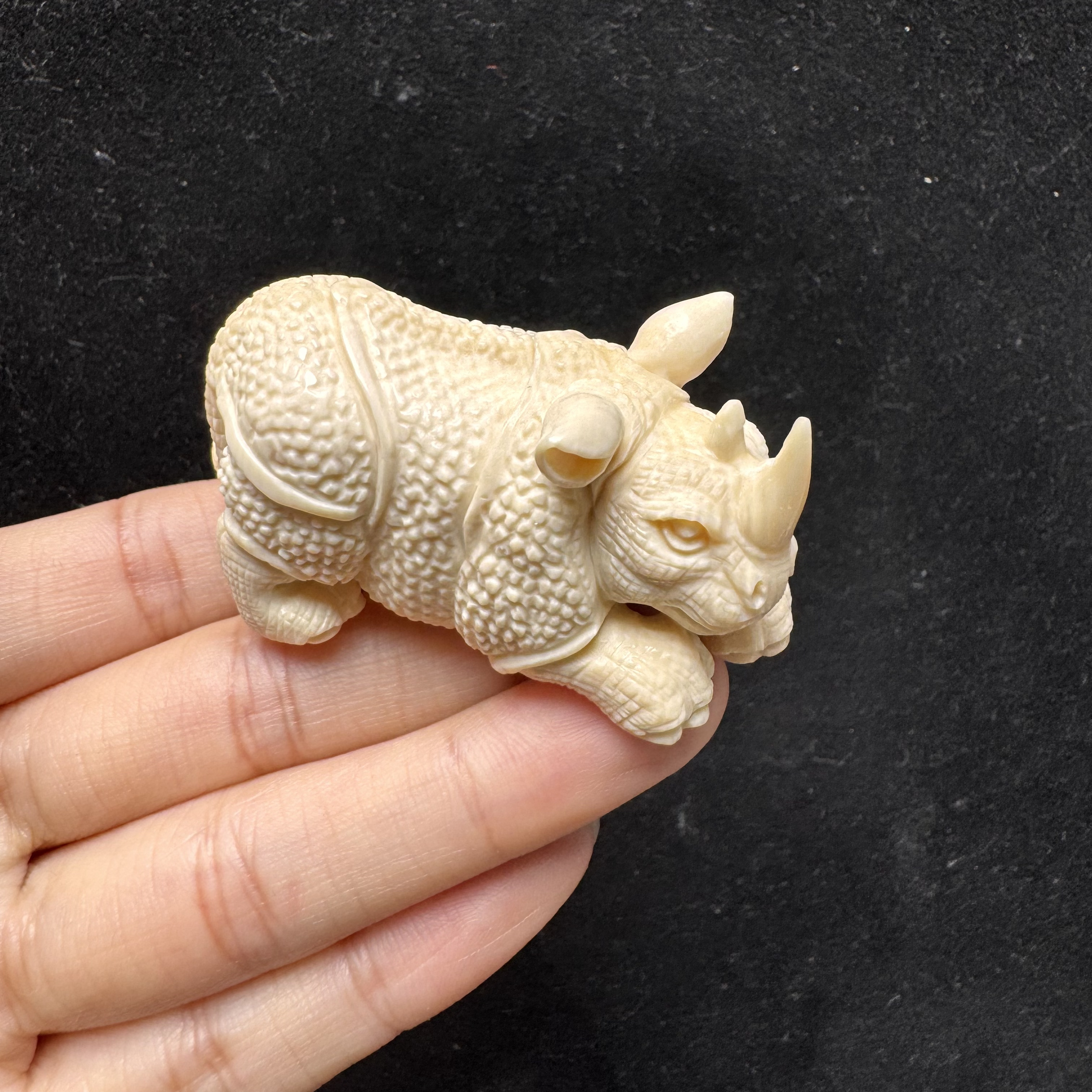 F6614天然猛犸象牙 雕刻件小犀牛24×53×26mm支持复检 假一罚四