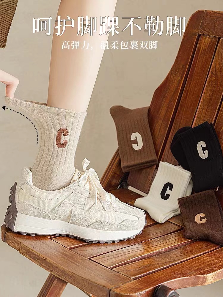 秋冬纯色袜子男女棉爆款字母吸汗防臭运动中筒袜
